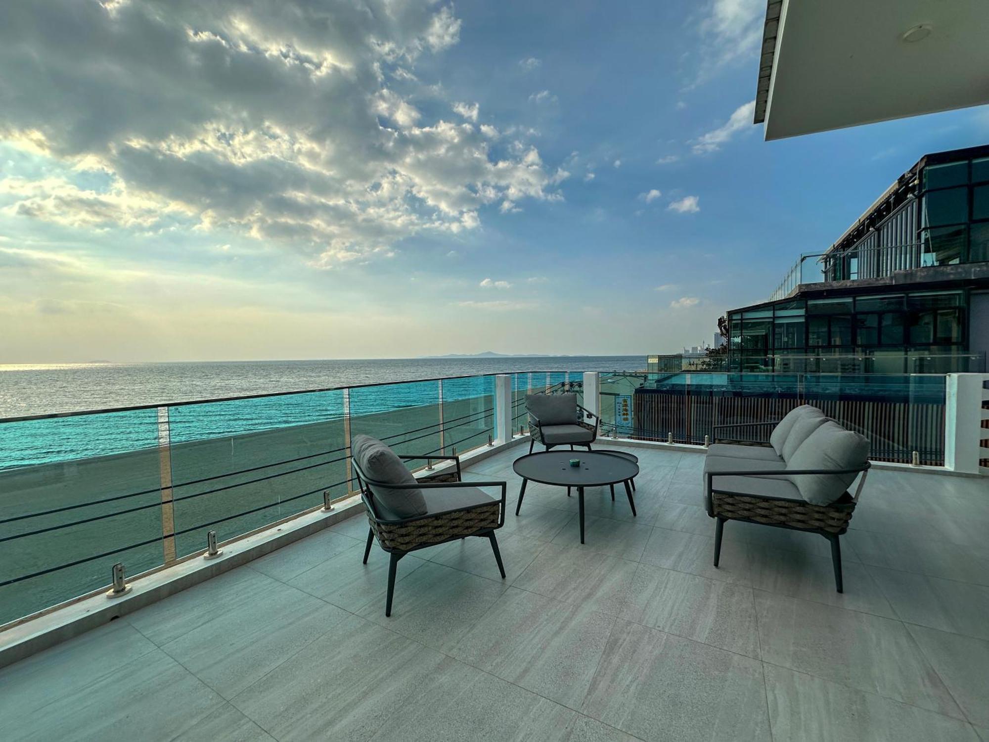 Stunning Beachfront View Luxurious Apartment 40 หาดจอมเทียน ภายนอก รูปภาพ