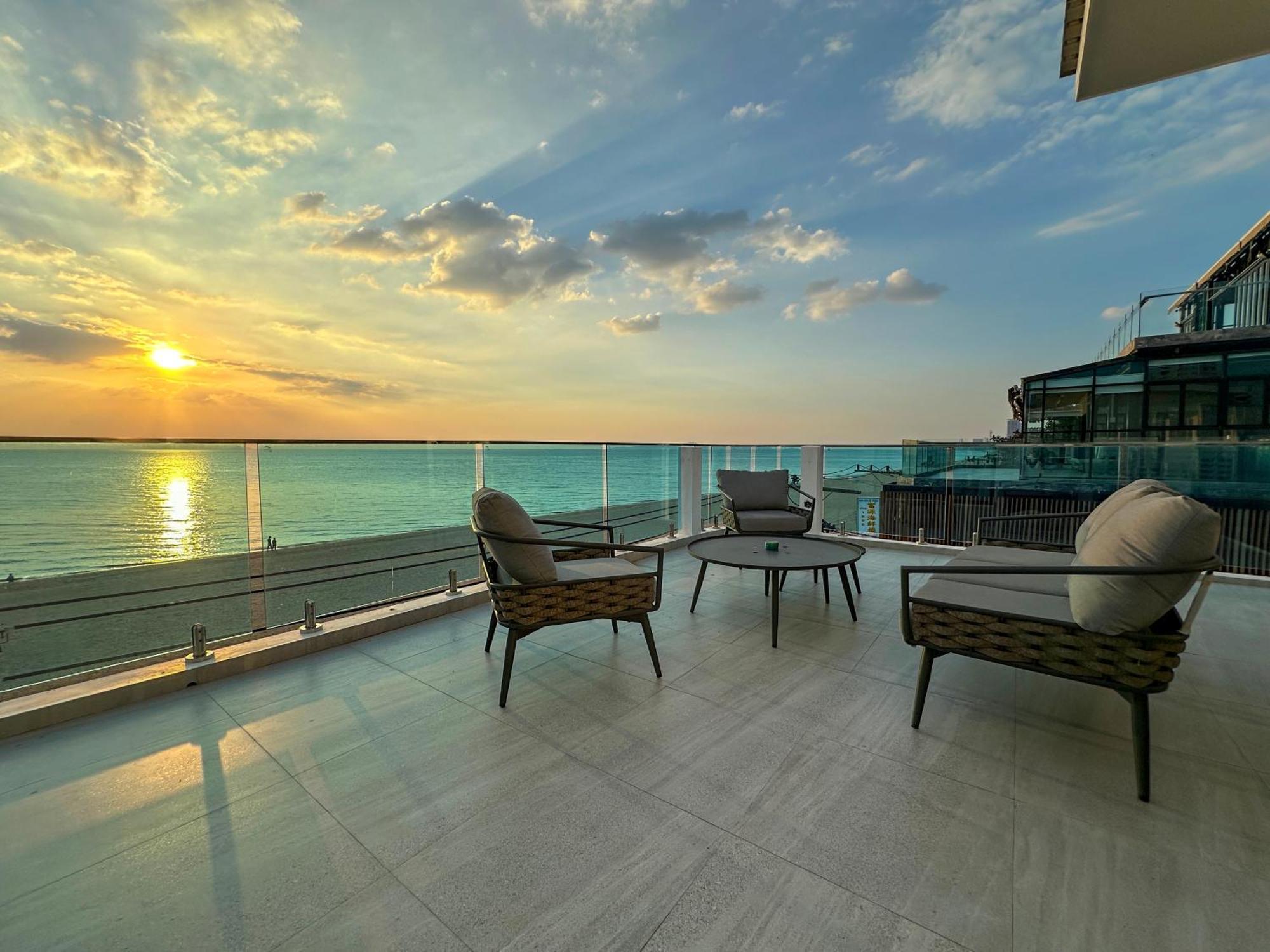 Stunning Beachfront View Luxurious Apartment 40 หาดจอมเทียน ภายนอก รูปภาพ